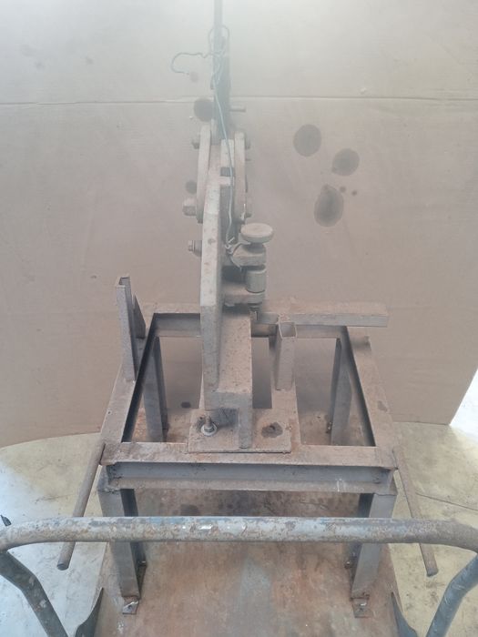 Tesoura de cortar ferro barras e chapa e muito bom estado