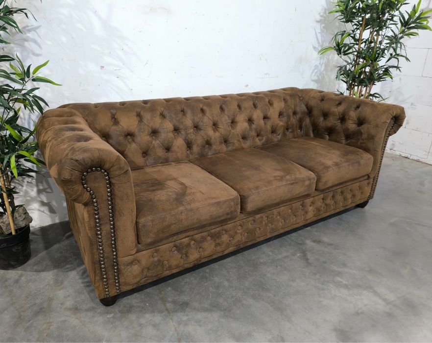 Bardzo ładna sofa CHESTERFIELD, skóra naturalna. Dowóz