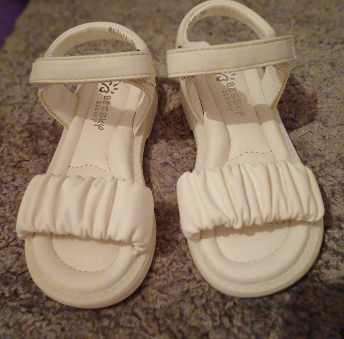 Сандалі на дівчинку