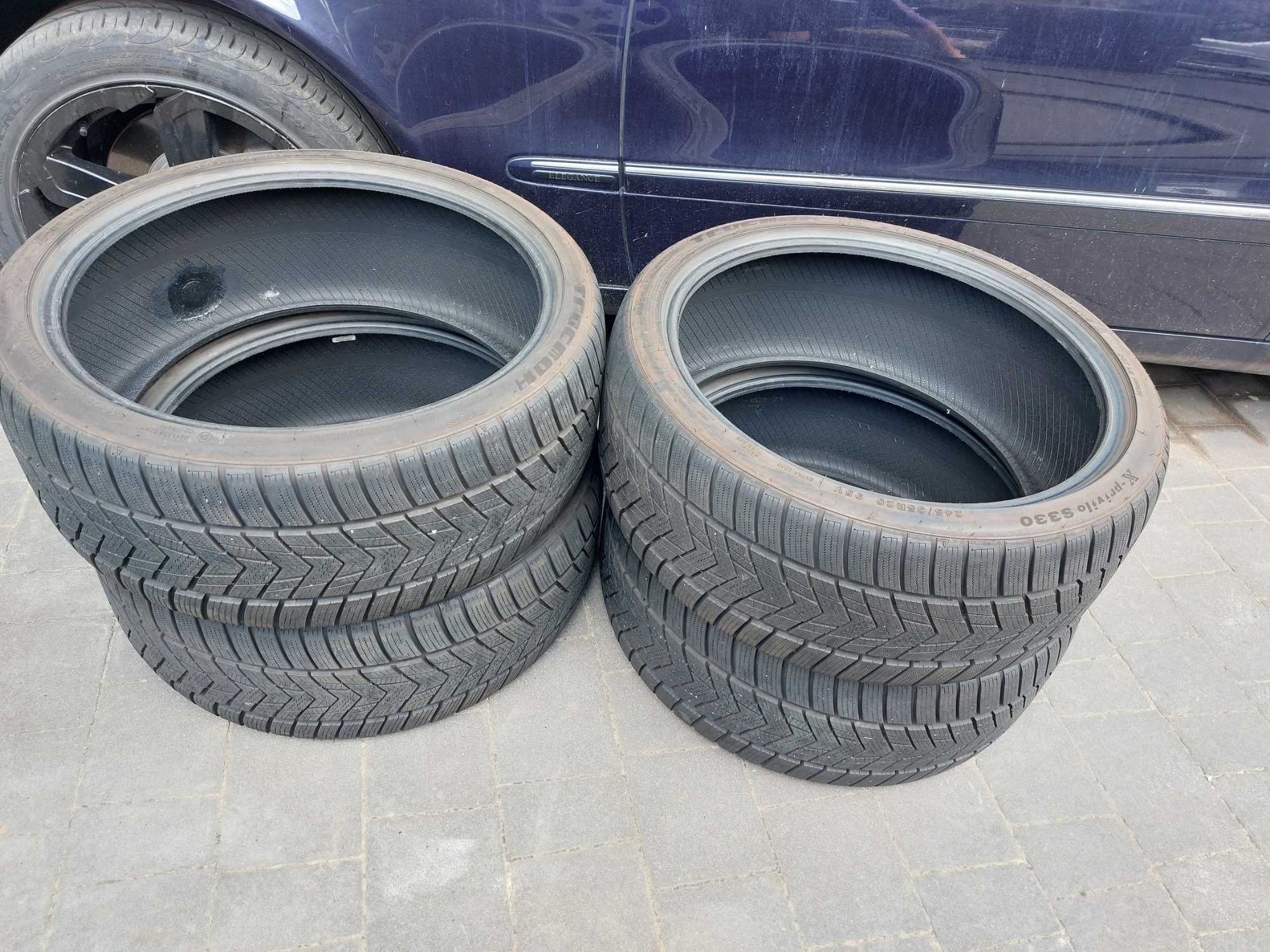 komplet opon zimowych Tracmax S330 245/35 R20 95 V XL
