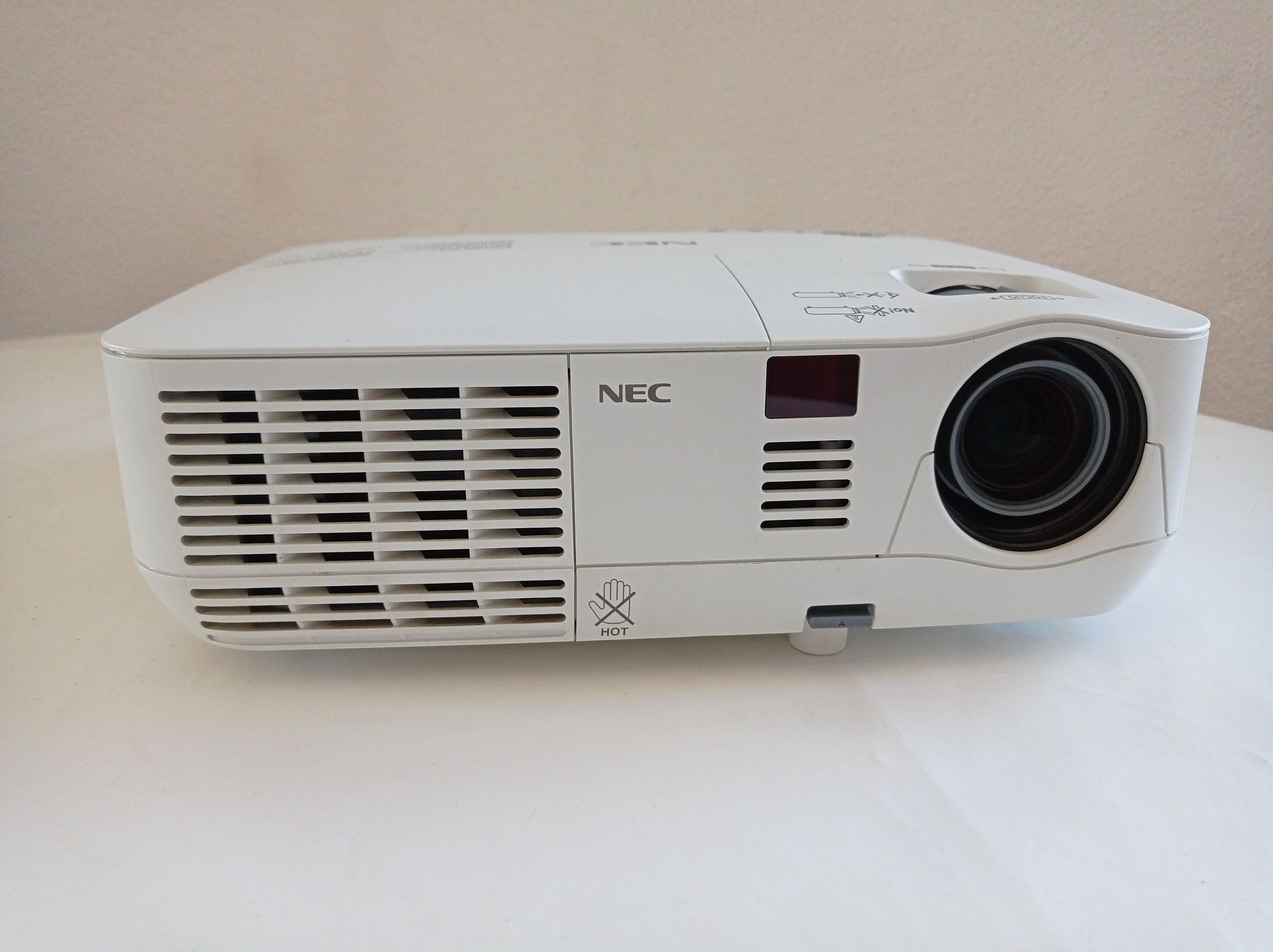 Projetor NEC modelo NP-V260G