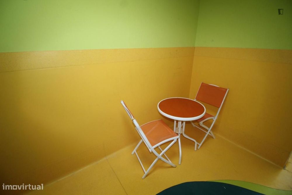 Quarto - localizado em Arroios Lisbon