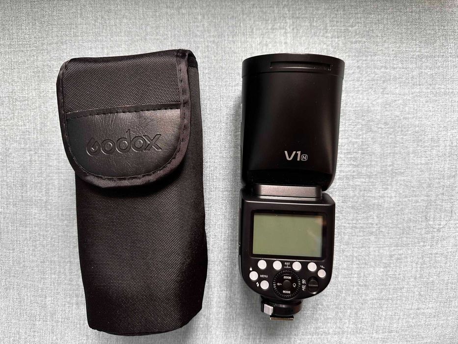 Зовнішній фотоспалах Godox V1 (for Nikon) новий