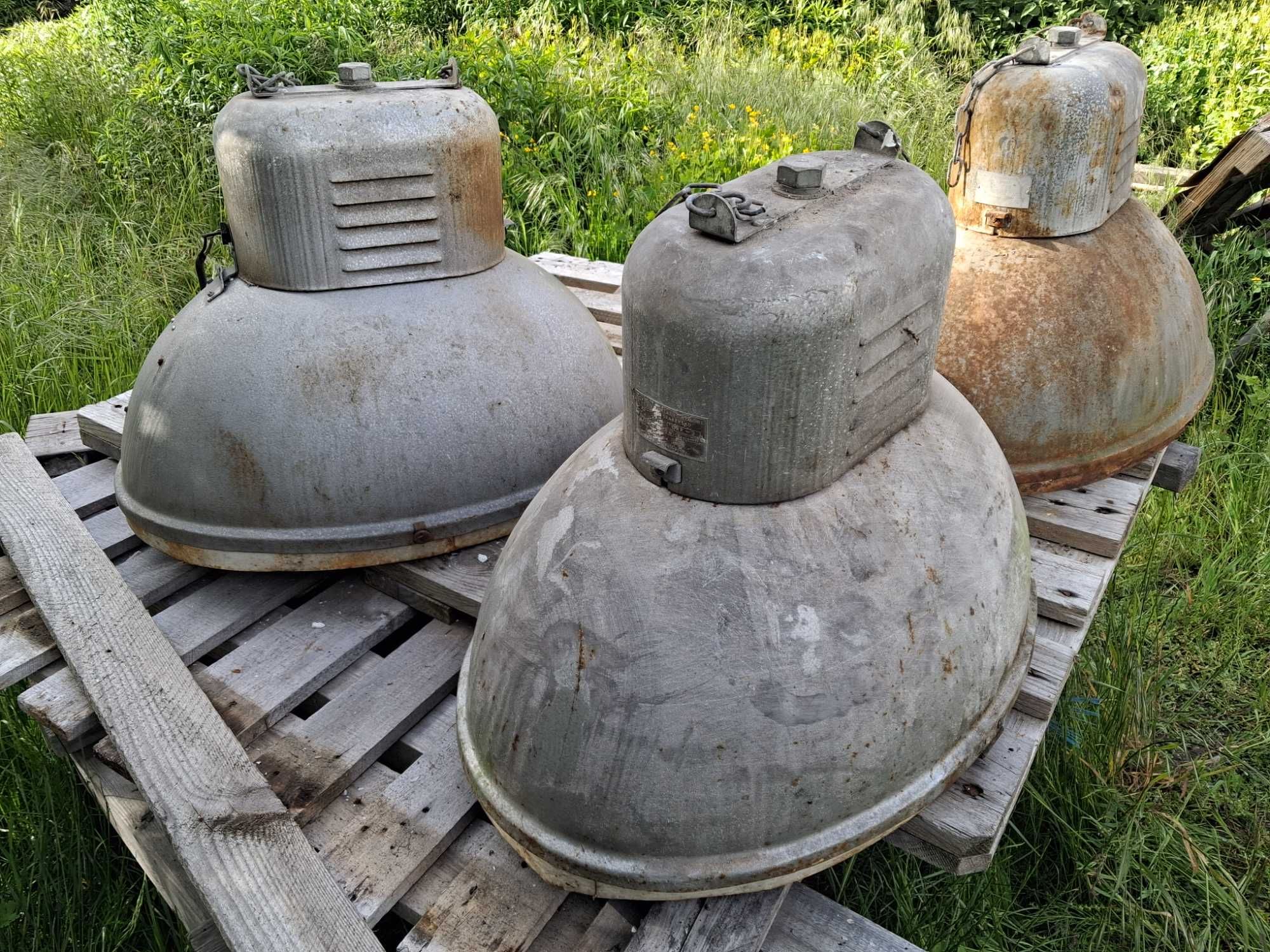 stare lampy przemysłowe z lat 60–70 – do renowacji