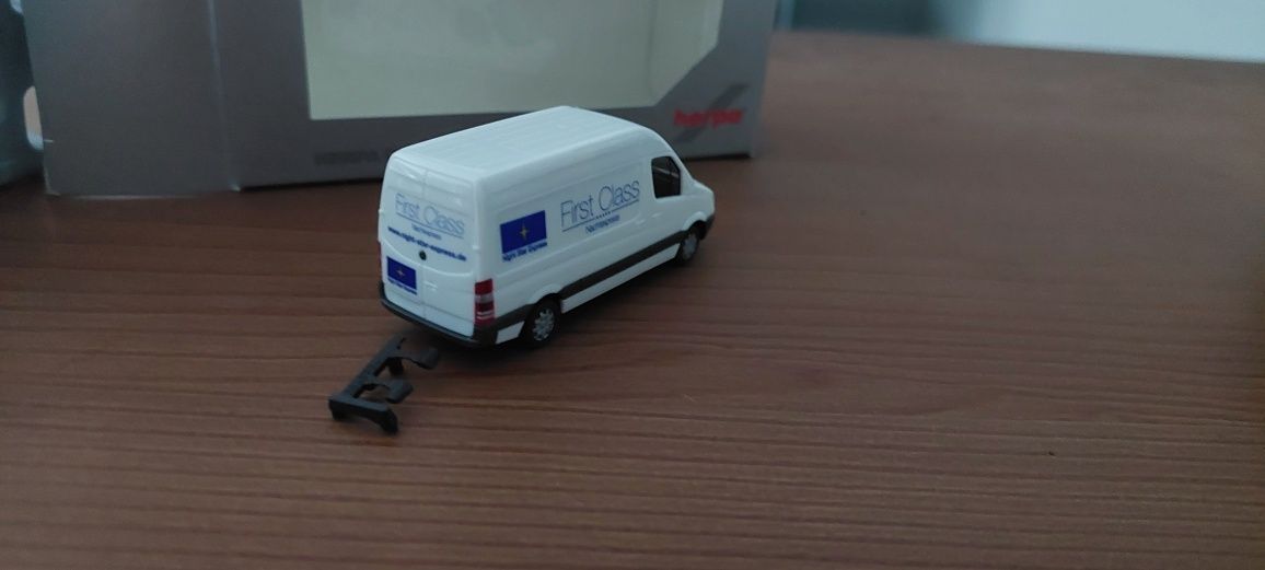 Model 1:87 Mercedes Sprinter Herpa