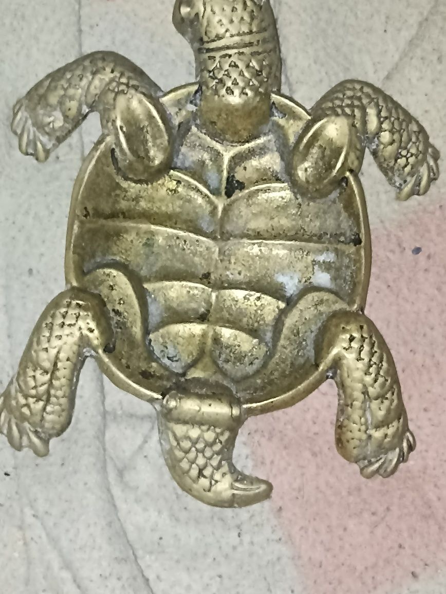 Cinzeiro em forma de Tartaruga em metal grosso