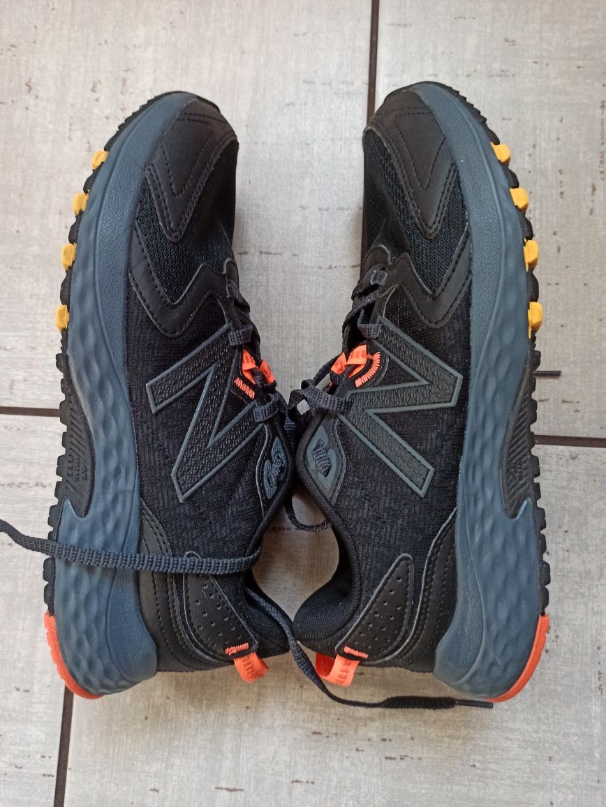 Buty do biegania (trailowe) New Balance MT410 - czarne