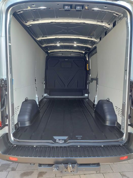 Wypożyczalnia, wynajem Busów, Auto dostawcze, blaszak, progi najazdowe