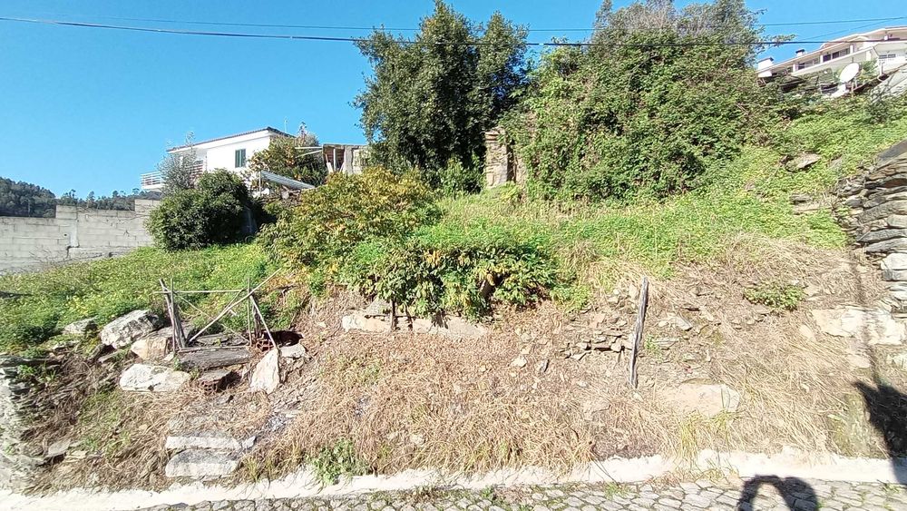 Terreno com vista de Rio