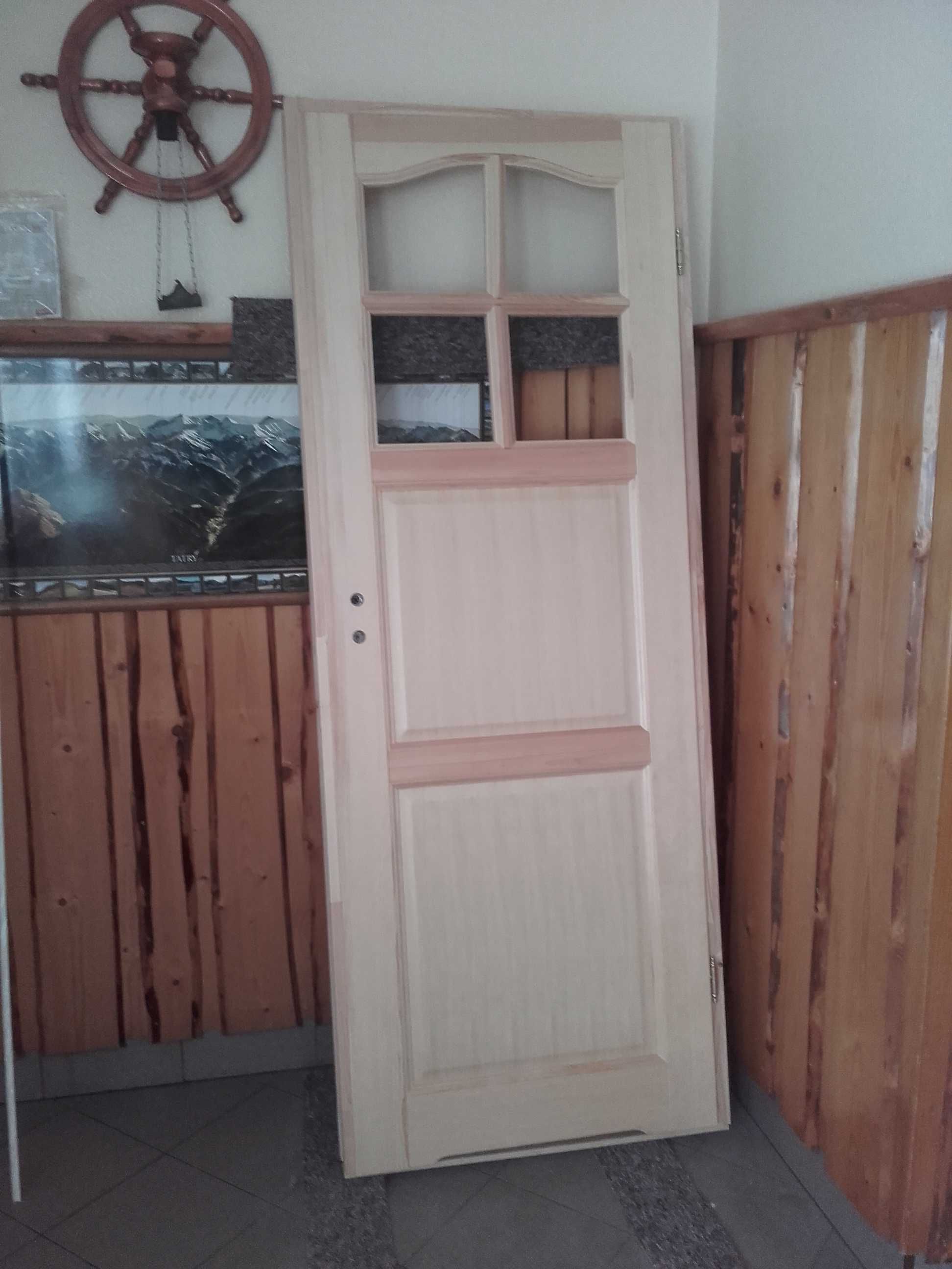 Nowe drzwi drewniane malowane