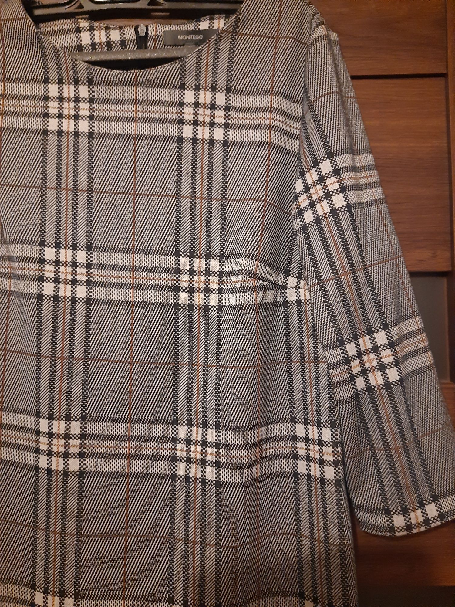 Sukienka dzianinowa Montego