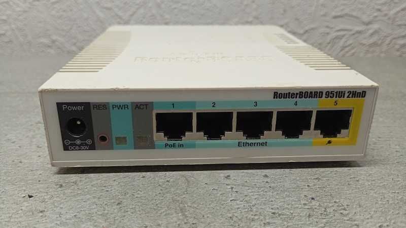 Маршрутизатор Mikrotik RB951UI-2HND Б/В
