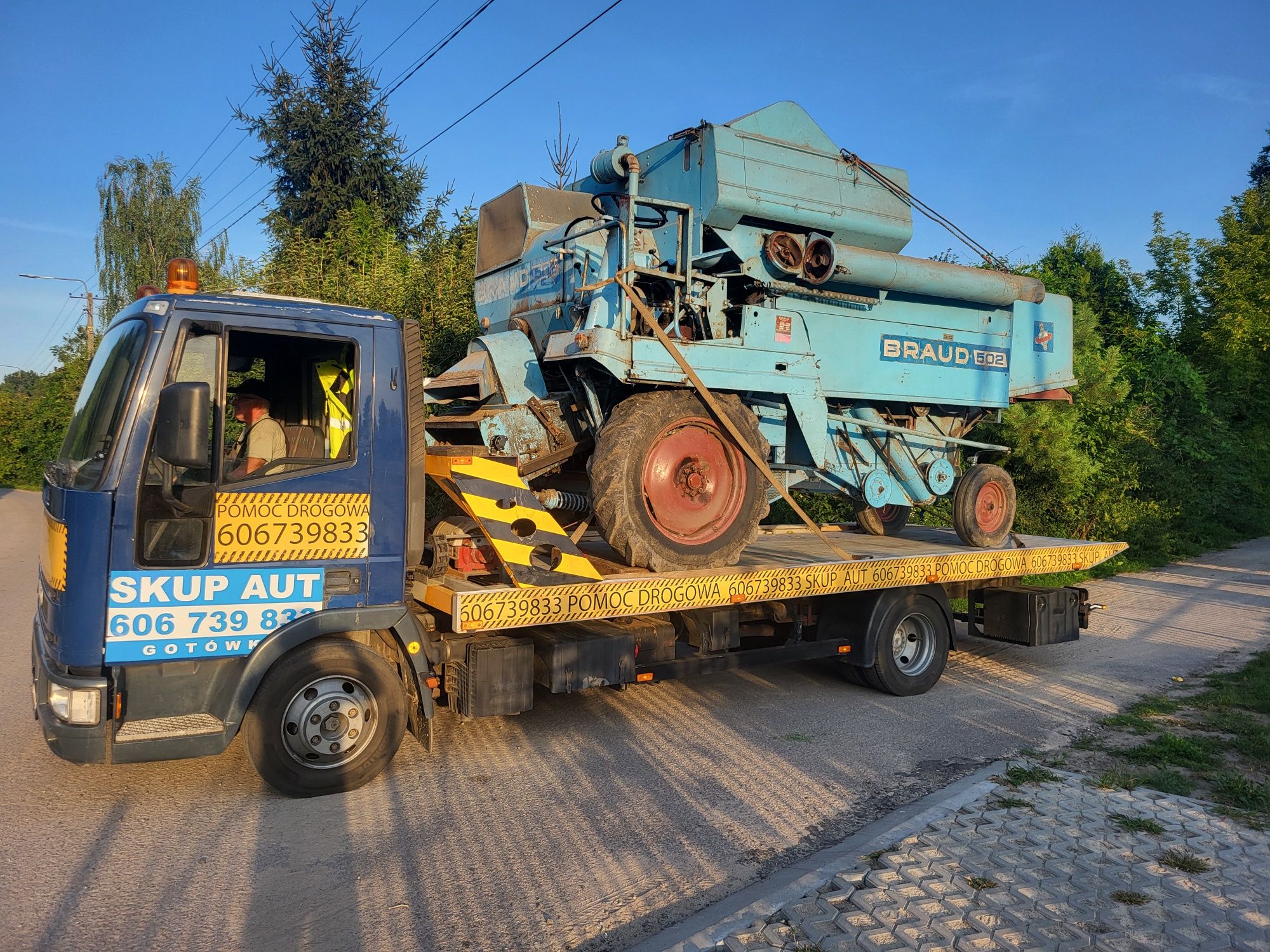 Pomoc drogowa holowanie laweta hds transport aut maszyn i kontenerów.