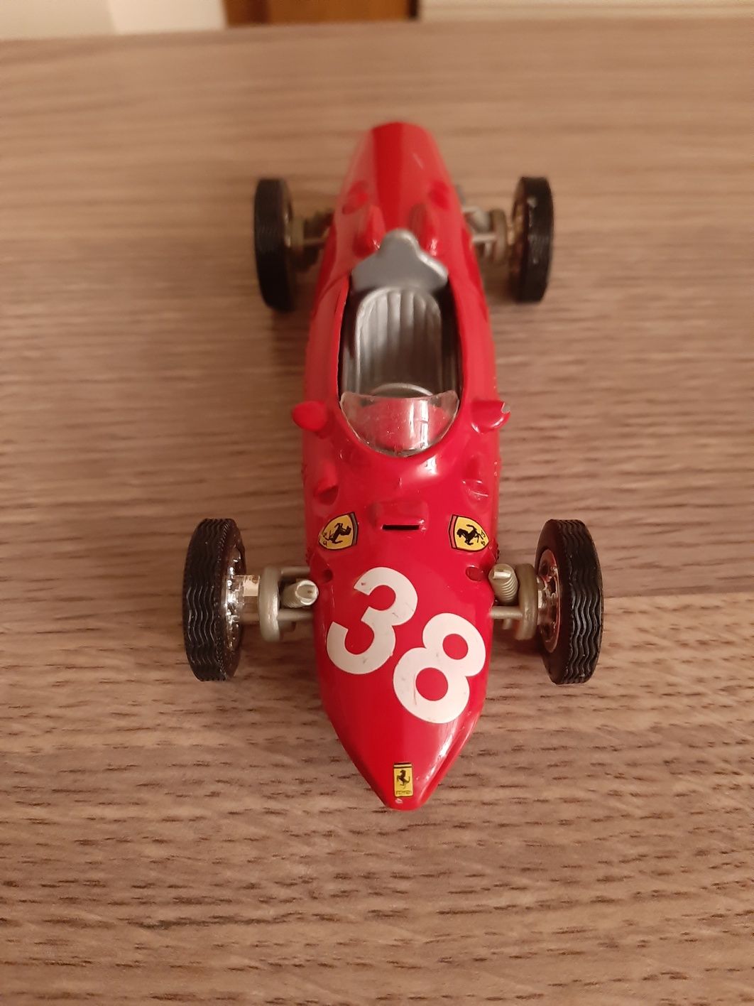 Ferrari 1961 seria 156 F1 czerwona wyścigówka kolekcja resoraki autko