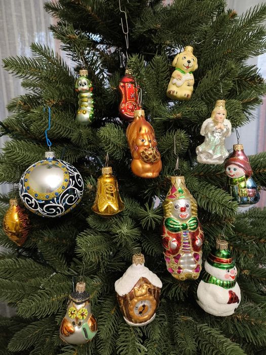 Скляні новорічні іграшки