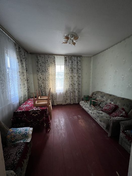 Будинок з великим подвірʼям та городом с. Ольшаниця