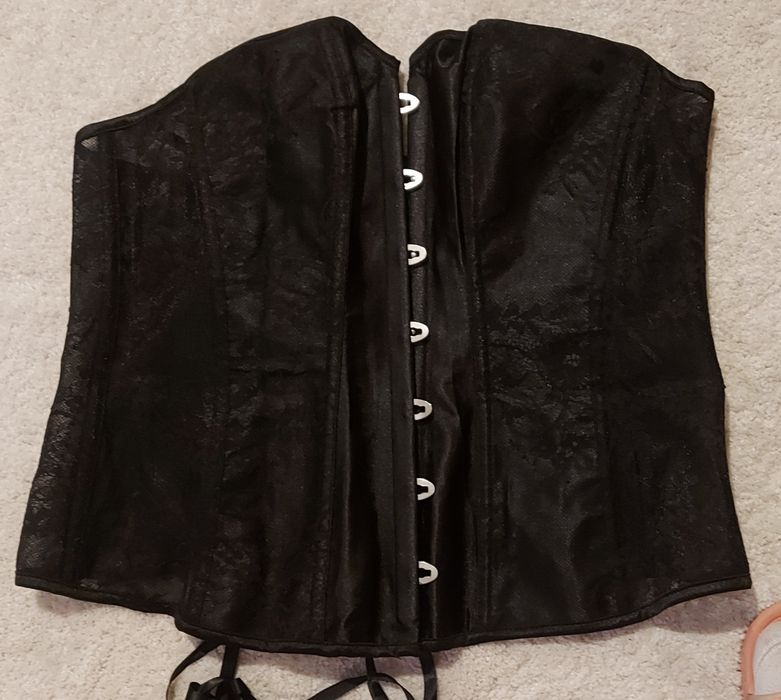 Usztywniany, czarny, koronkowy gorset. Rozmiar Xl.