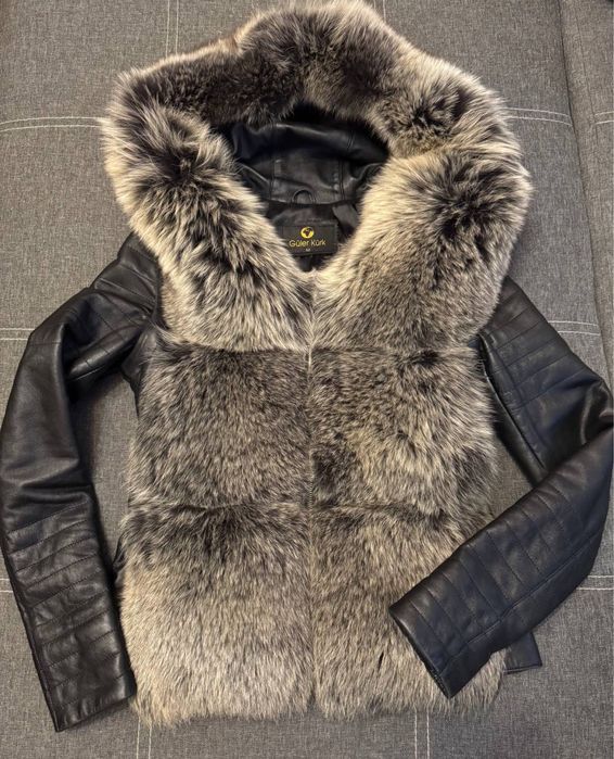 Шкіряна куртка з хутром песця трансформер