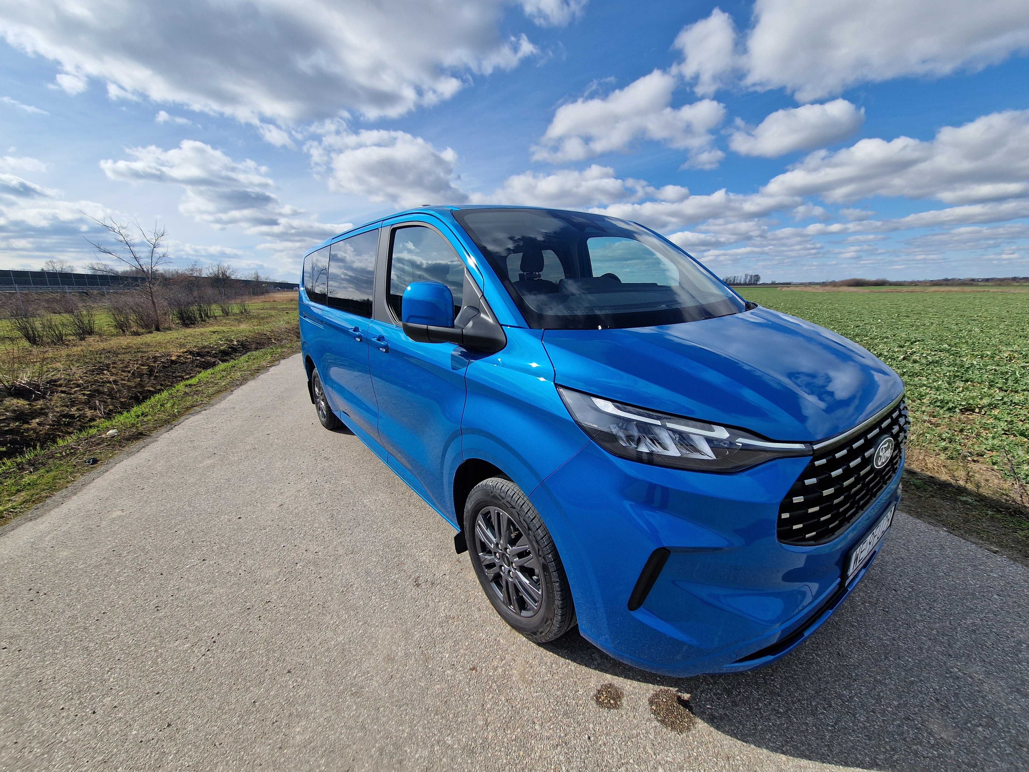 Wynajem BUS NOWY 8 osobowy FORD Tourneo CustomTITANIUM