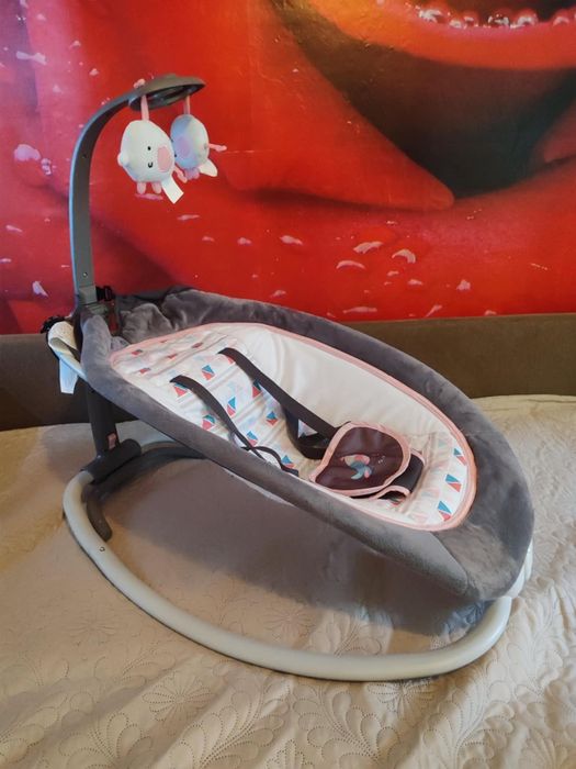 Шезлонг - качалка від народження