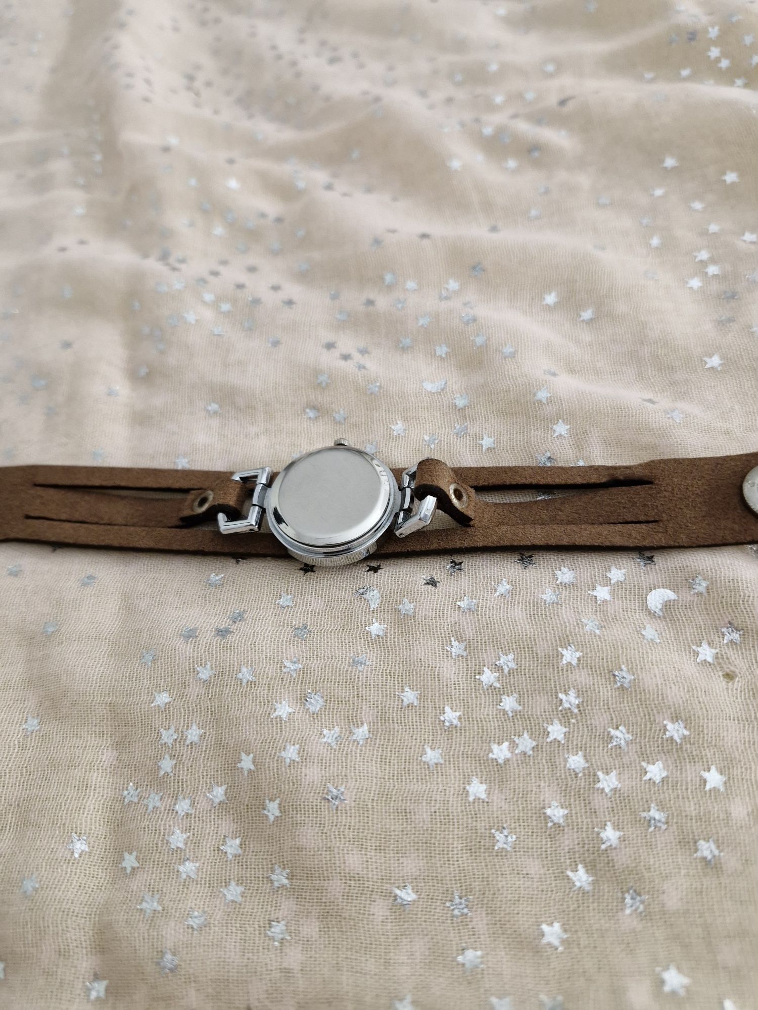 Zegarek bransoletka zapinany brązowy cyrkonie diamenciki