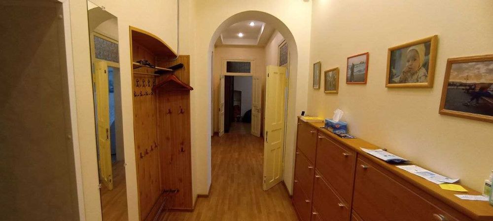 Продам 5 комнатную квартиру в Центре города  парк Глобы