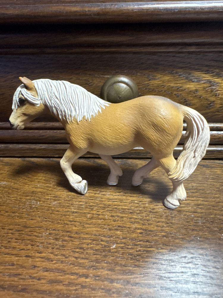 Wycofana klacz haflinger schleich