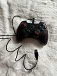 Przewodowy gamepad