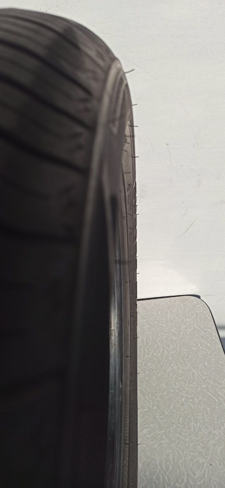 Продам шину chao yang 225/55  R18.