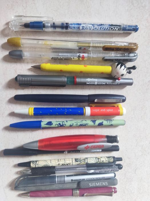 Esferográfica / canetas de várias marcas e/ou com publicidade