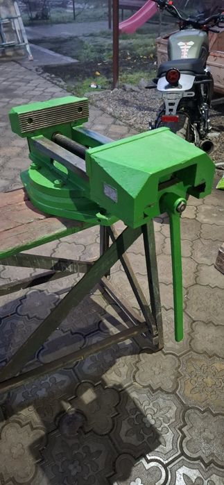 Продам тиски станочные, фрезерные, слесарные  тиски  25см 250мм