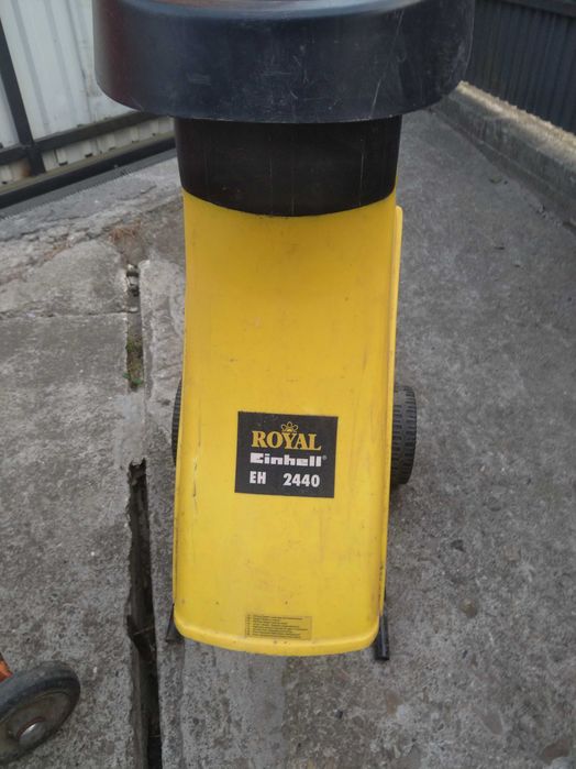 Подрібнювач гілок електричний.