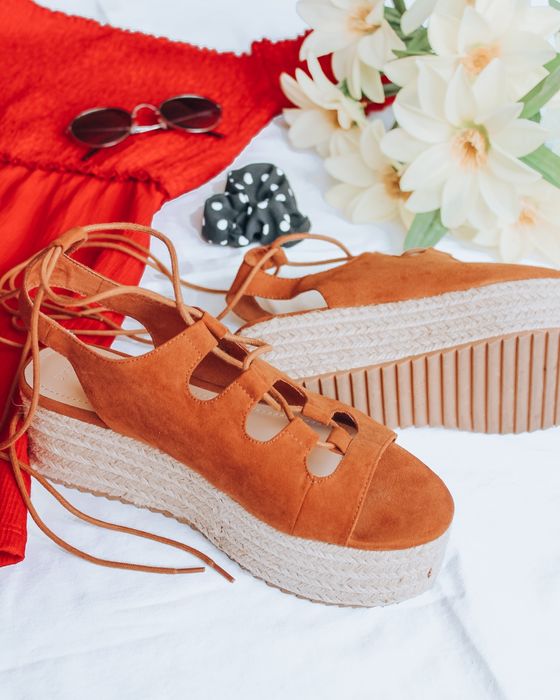 Sandálias de plataforma com cordões - Bershka