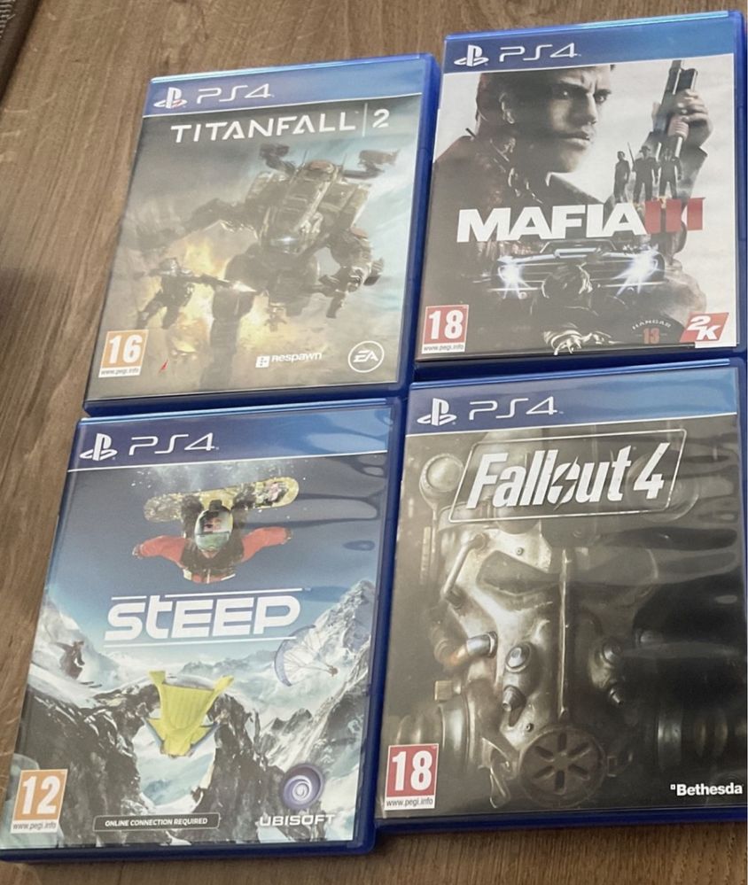 PS4 como nova, 2 comandos + 8 jogos, etc.