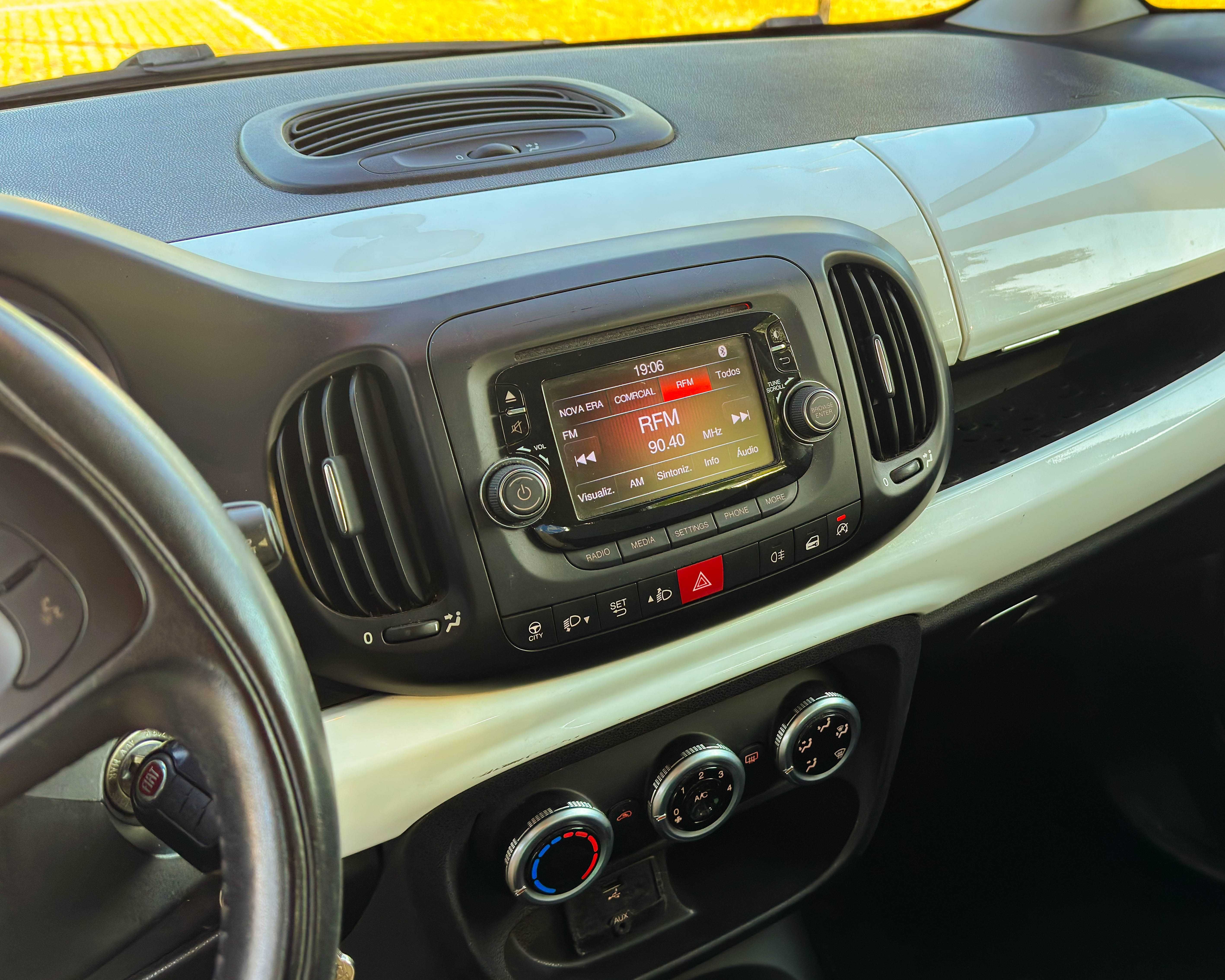 Fiat 500 L 2014 em ótimo estado