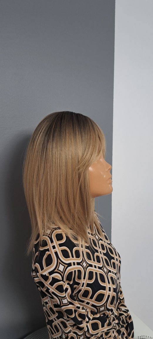 Peruka blond bob