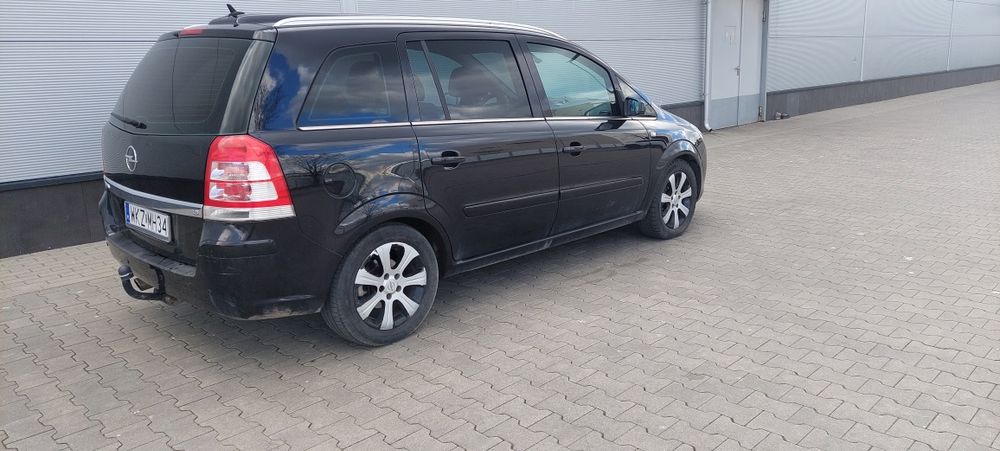 Wynajem samochodu 6 7 osobowego z gazem LPG vana van. Zafira