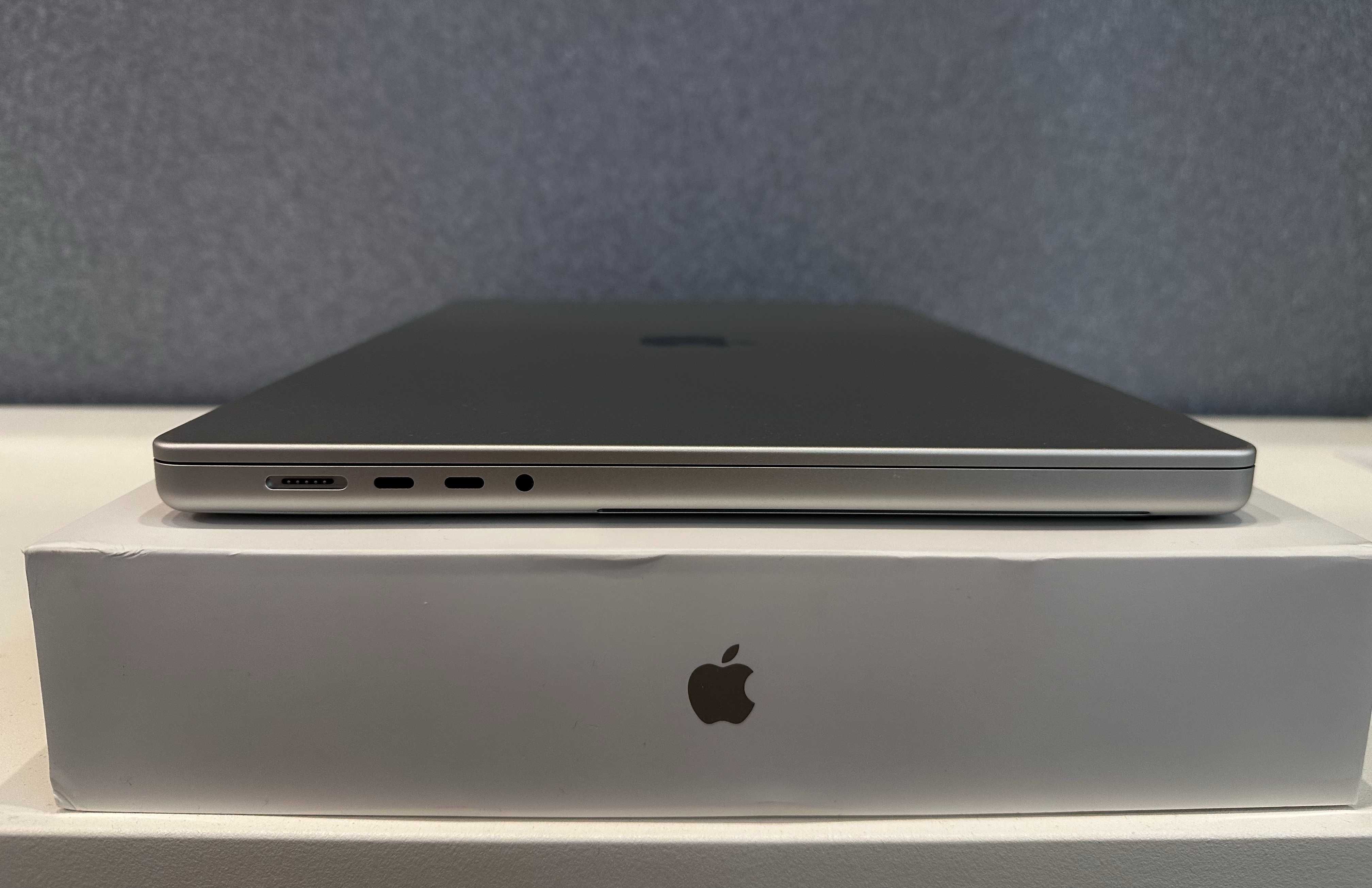 MacBook Pro M2 Max 16 1TB 32 GB Silver как новый, с estore