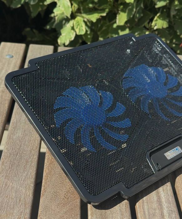 Подставка под ноутук охлаждающая с вентилятором и подсветкой