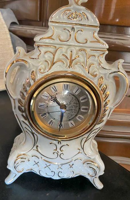 relógio landex royal craft de porcelana. branco com detalhes dourados.