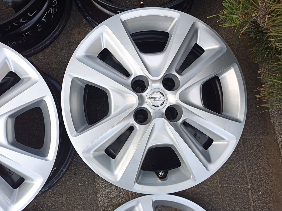 Opel CORSA ADAM Karl 4*100 Felgi struktura+ Kołpaki+ TPSM DEMO jak NOW