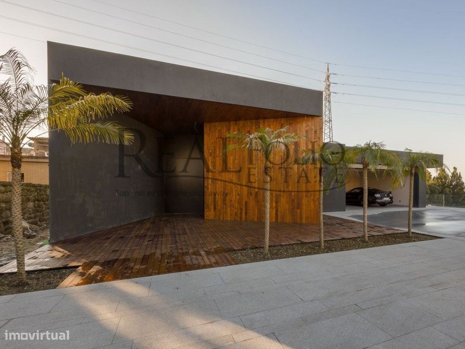 Moradia T4 com Piscina Infinita