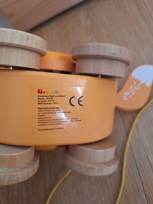 Drewniany lisek na kółkach