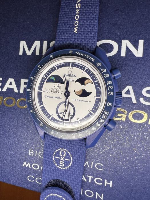Mission To Earthphase Moonshine Gold Omega Swatch