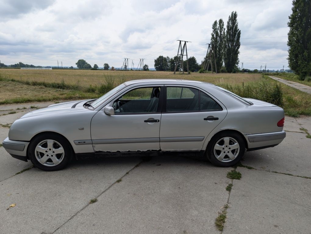 Mercedes w210 E200