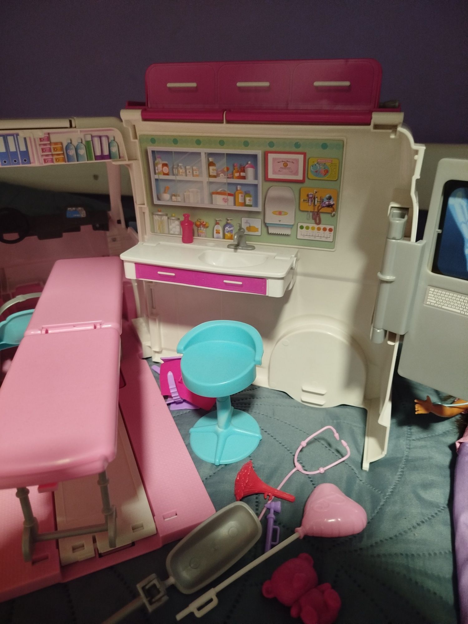 Karetka pogotowia Barbie