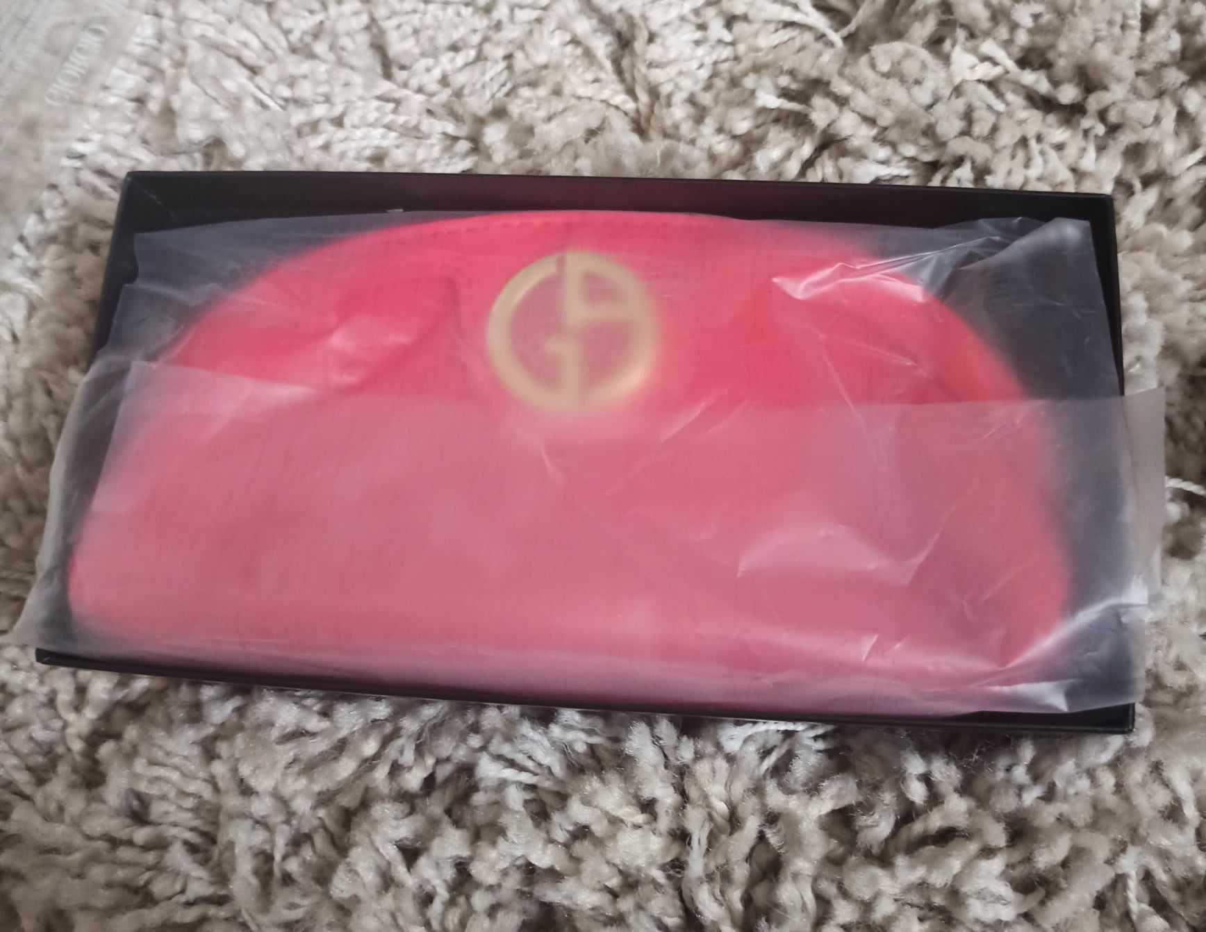 Giorgio Armani Oval Pouch red Small Version - czerwona kosmetyczka