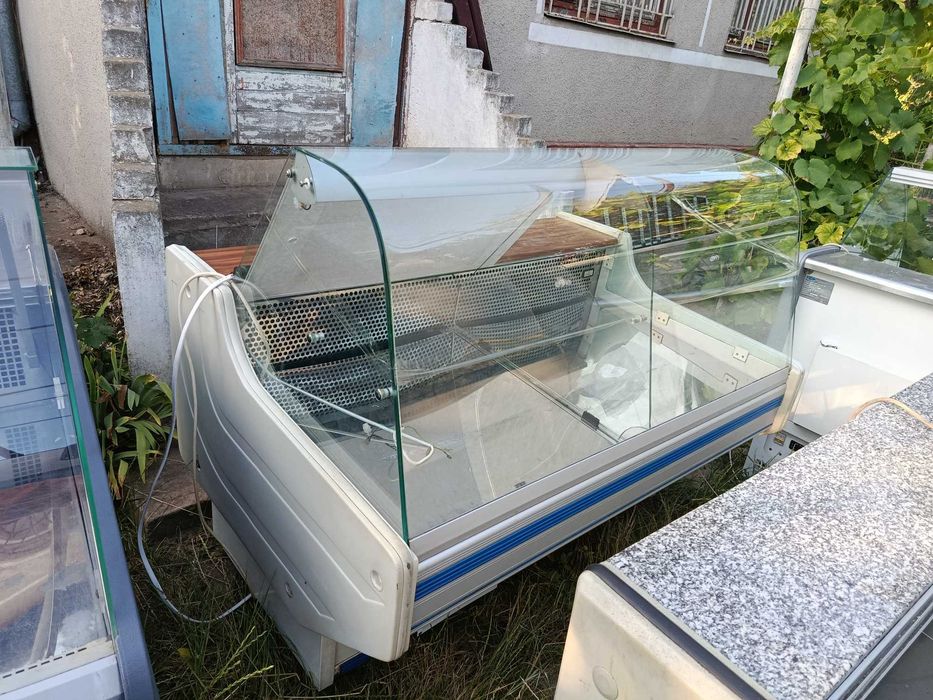 продам холодильную витрину