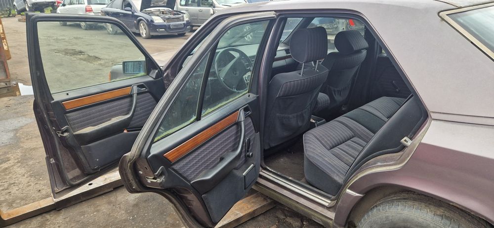 Części W124 2.3B Automat Silnik Drzwi Szyba Skrzynia Deska Lampa Boczk