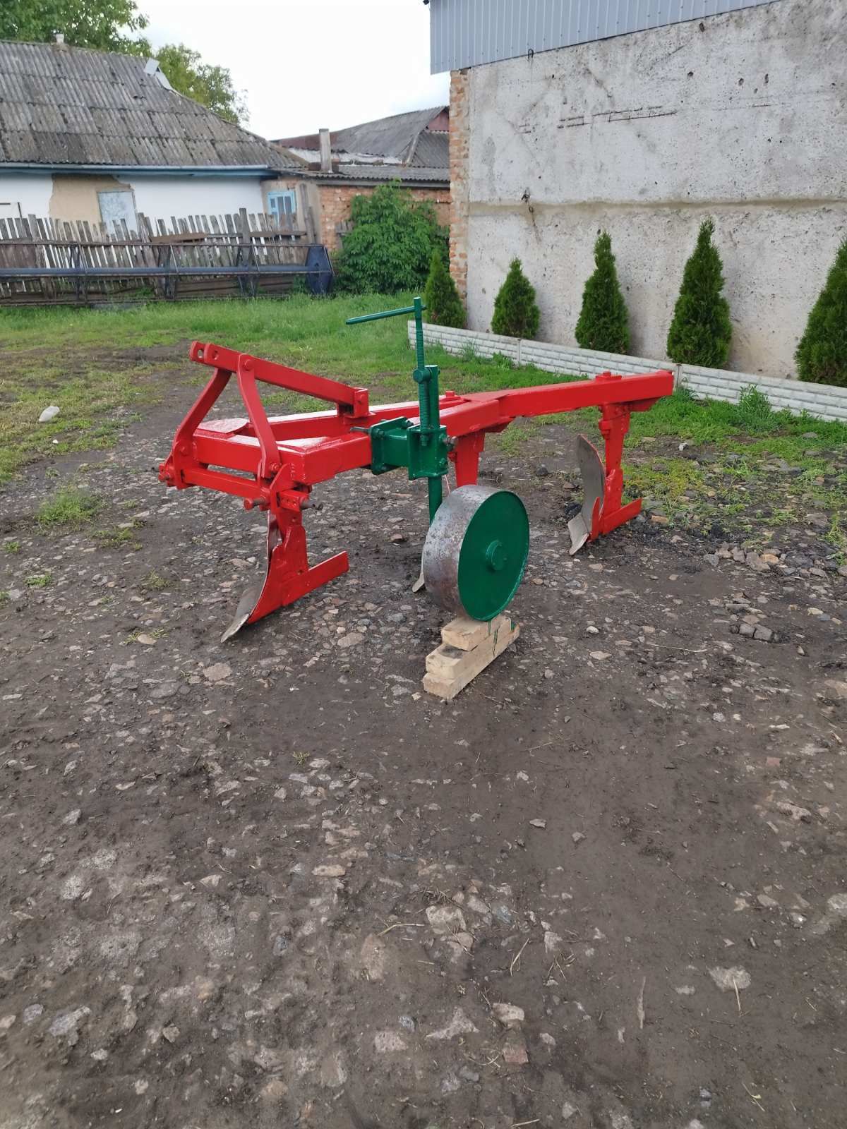 Продам плуг ПЛН 3-35